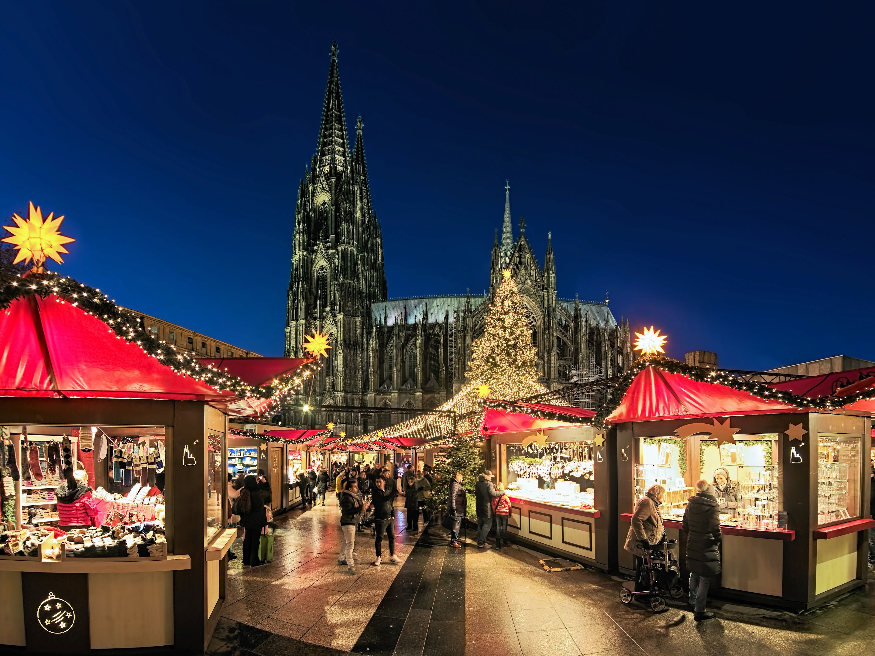 Weihnachtsmarkt 24 AdobeStock 302438400 Köln Dom